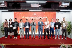 Trao Chứng chỉ 2