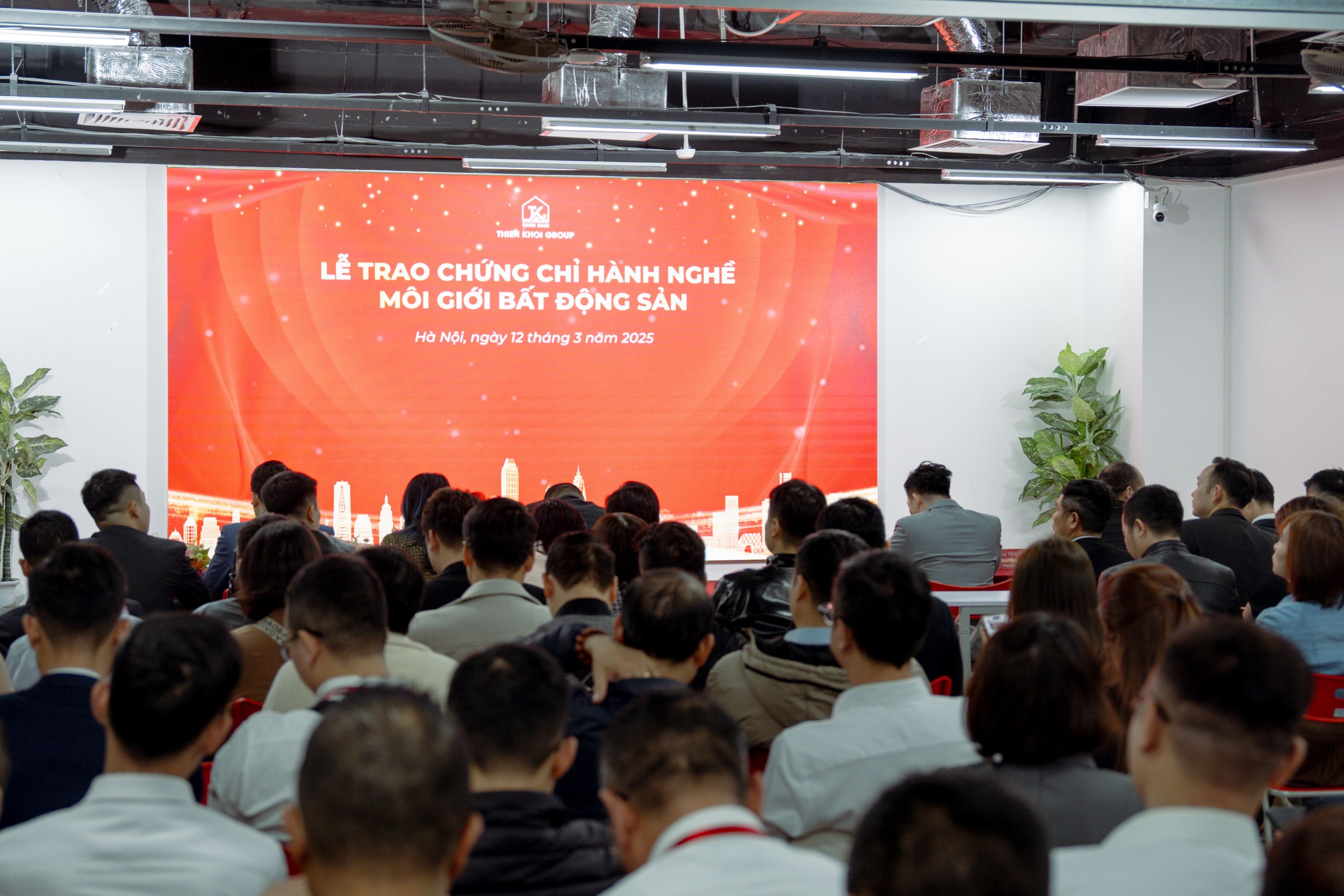 🎉 lễ trao chứng chỉ hành nghề môi giới bất động sản