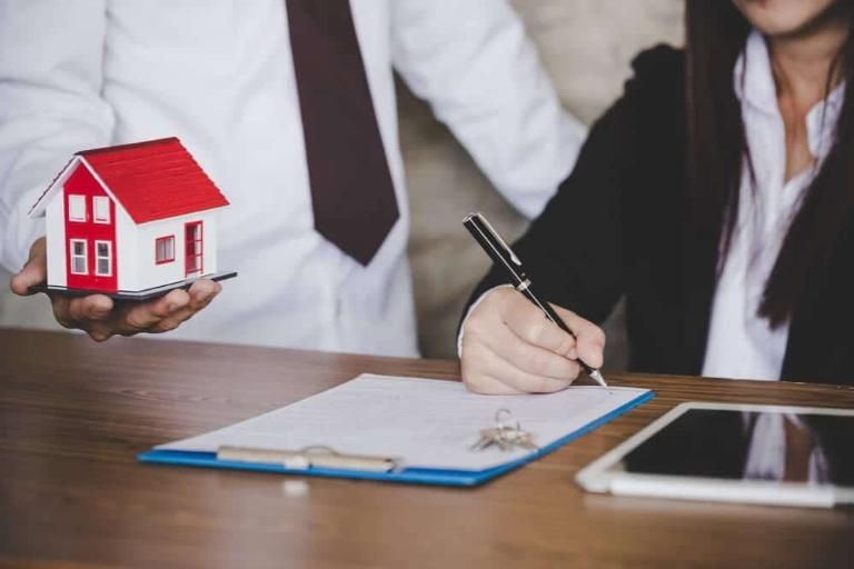 Mua đất qua Môi giới, nên hay không?