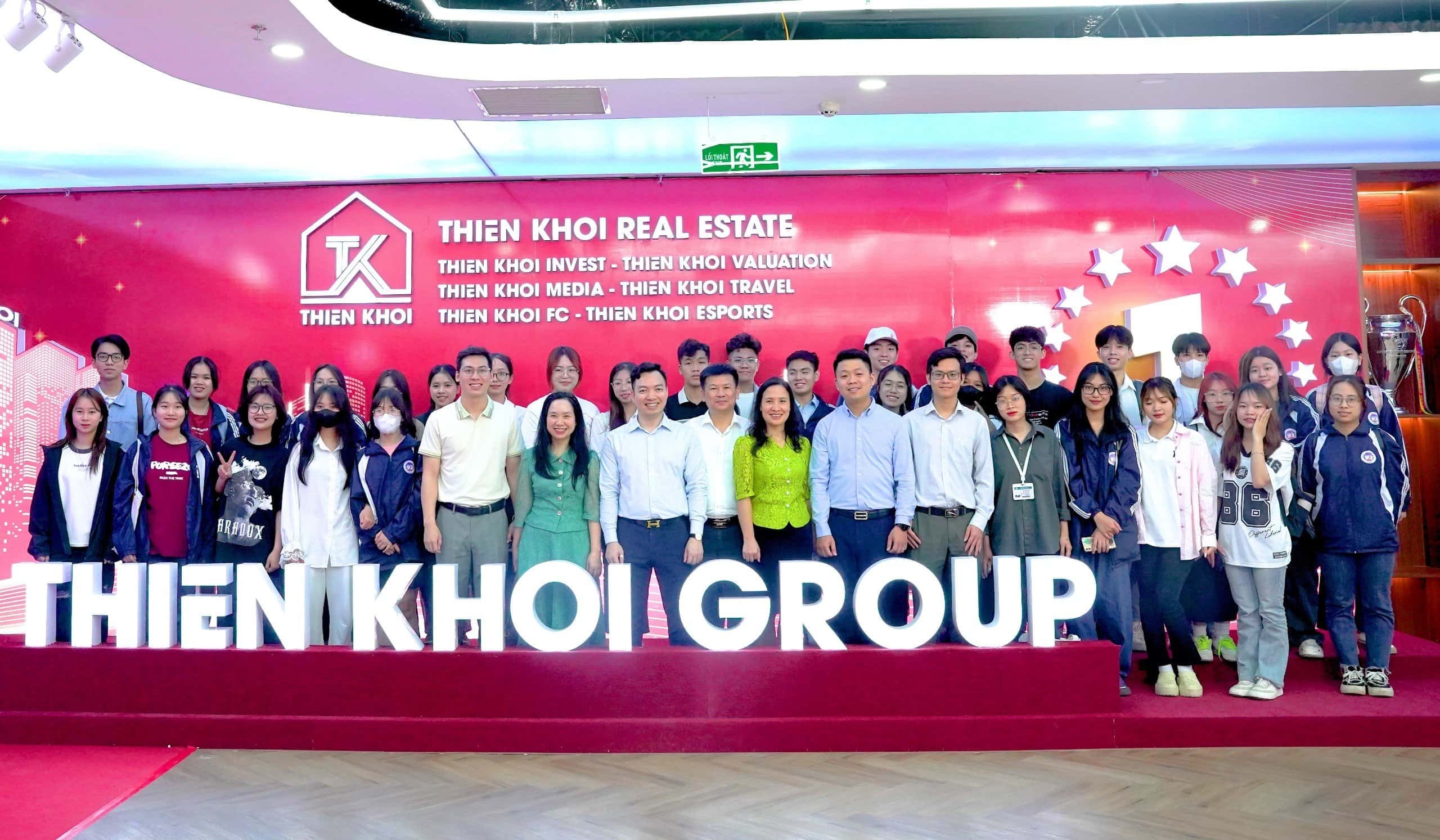 Ghé thăm người khổng lồ: chương trình trải nghiệm thực tế doanh nghiệp tại thiên khôi của sinh viên ngành bất động sản - trường đh kinh tế quốc dân