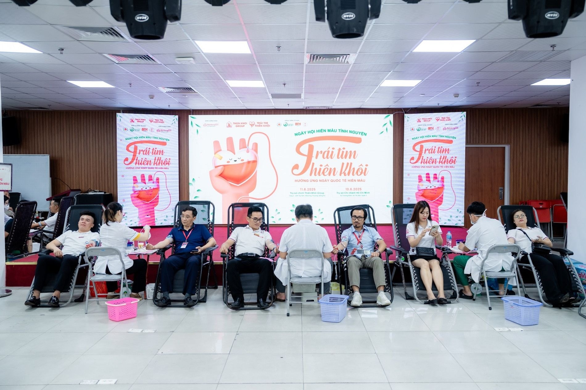 Thiên Khôi Group cùng Quỹ Trái Tim Thiên Khôi: Dấu ấn trách nhiệm xã hội Các tình nguyện viên tham gia hiến máu