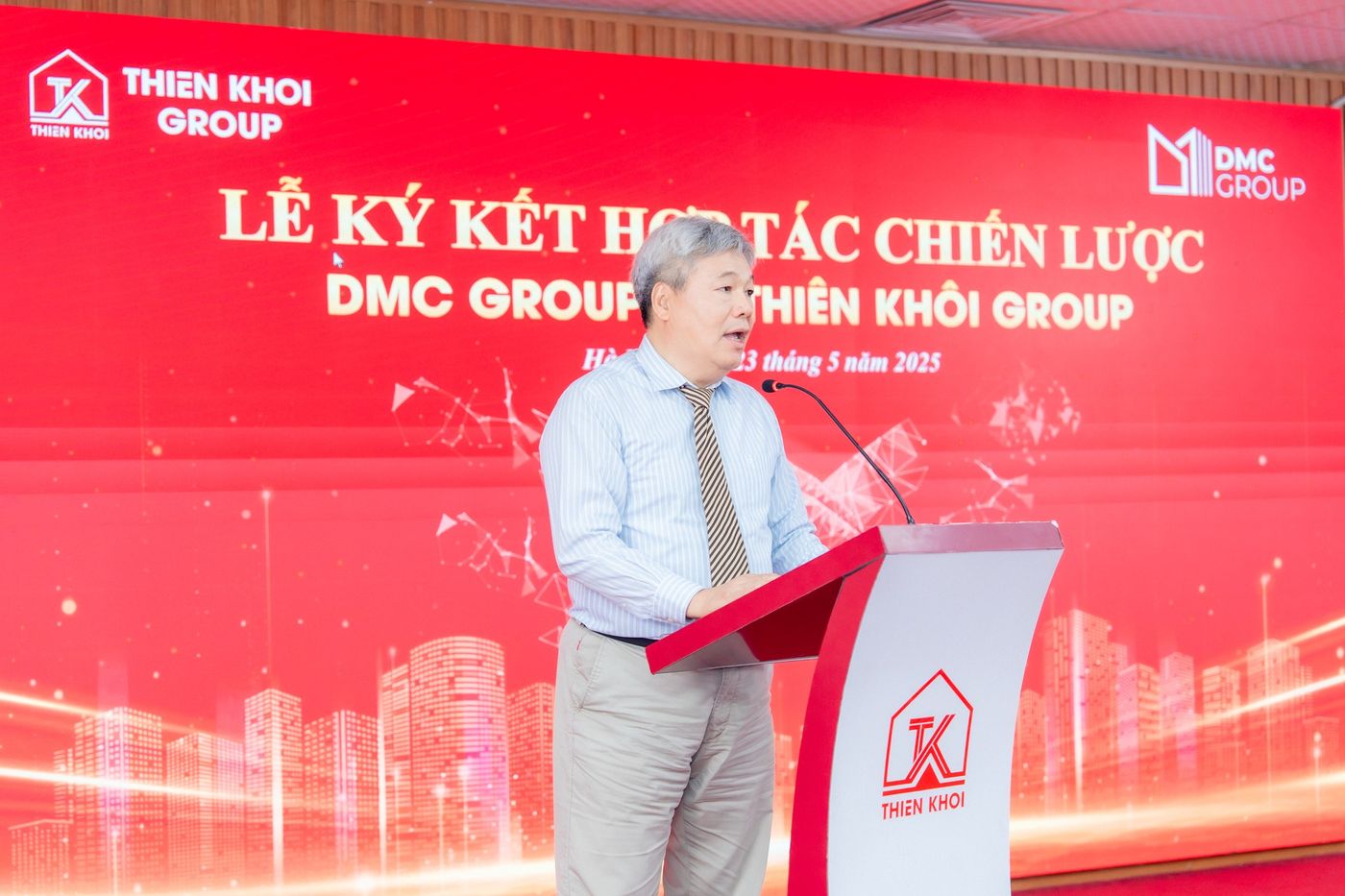 Ông Nguyễn Hoài Phương – Phó Chủ tịch DMC Group phát biểu tại Lễ ký kết