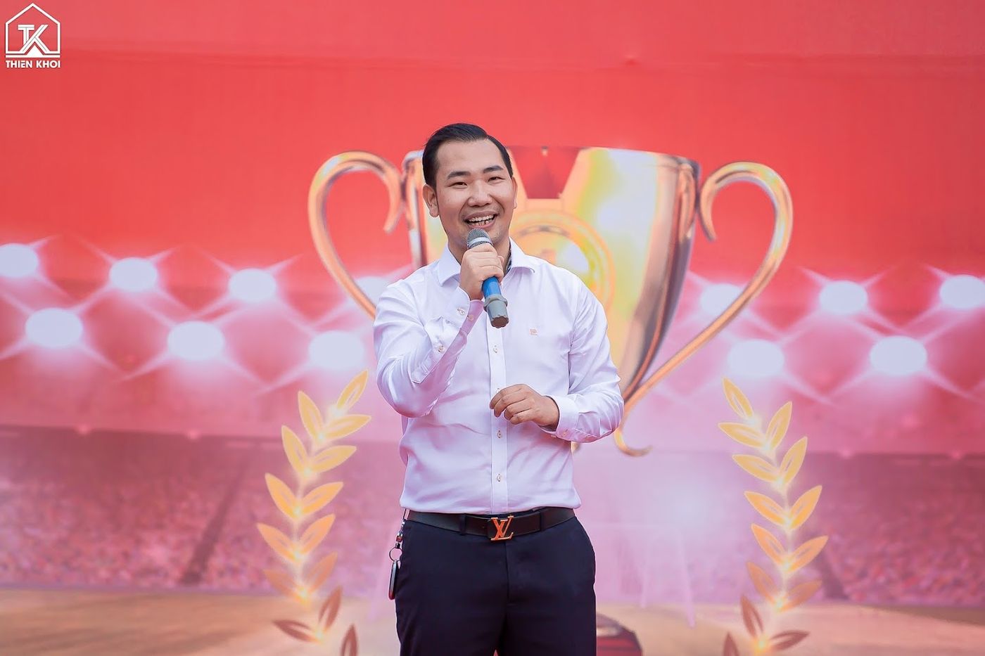 Ông Phạm Văn Dũng phát biểu trong Lễ Bế mạc Giải Bóng đá Vô địch Thiên Khôi Cup Xuân Hè 2025 - Khu vực Hồ Chí Minh