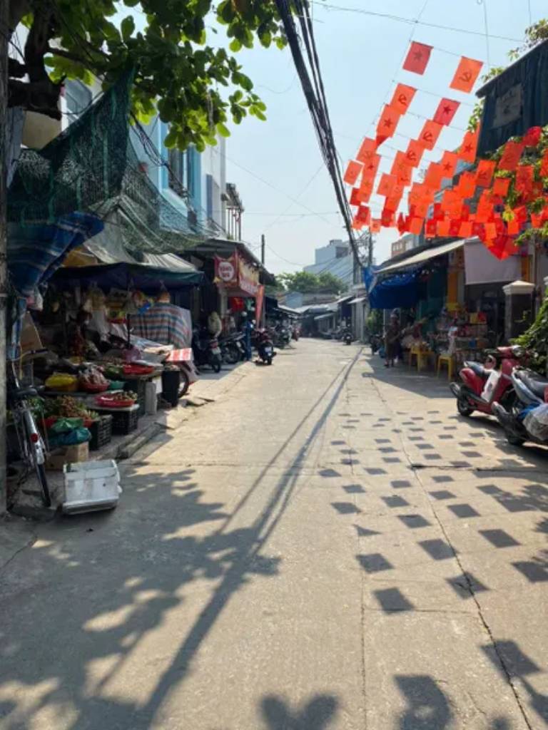 Khu dân cư đông đúc, nhộn nhịp cả ngày