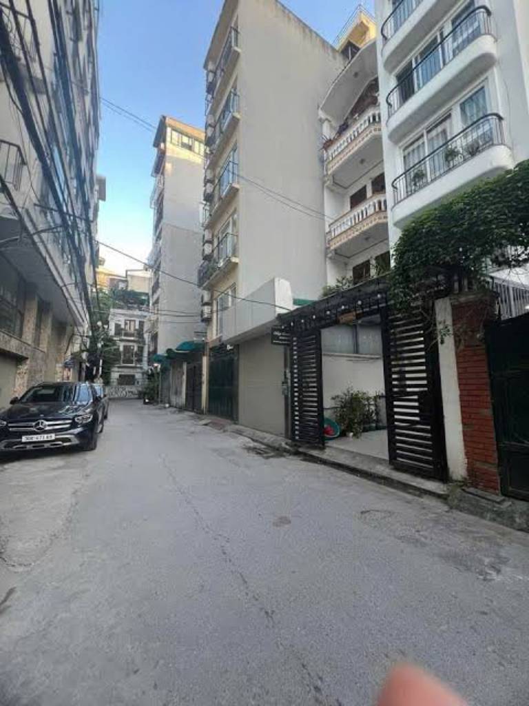 Nhà mặt đường khu yên tĩnh, ô tô đi vào được