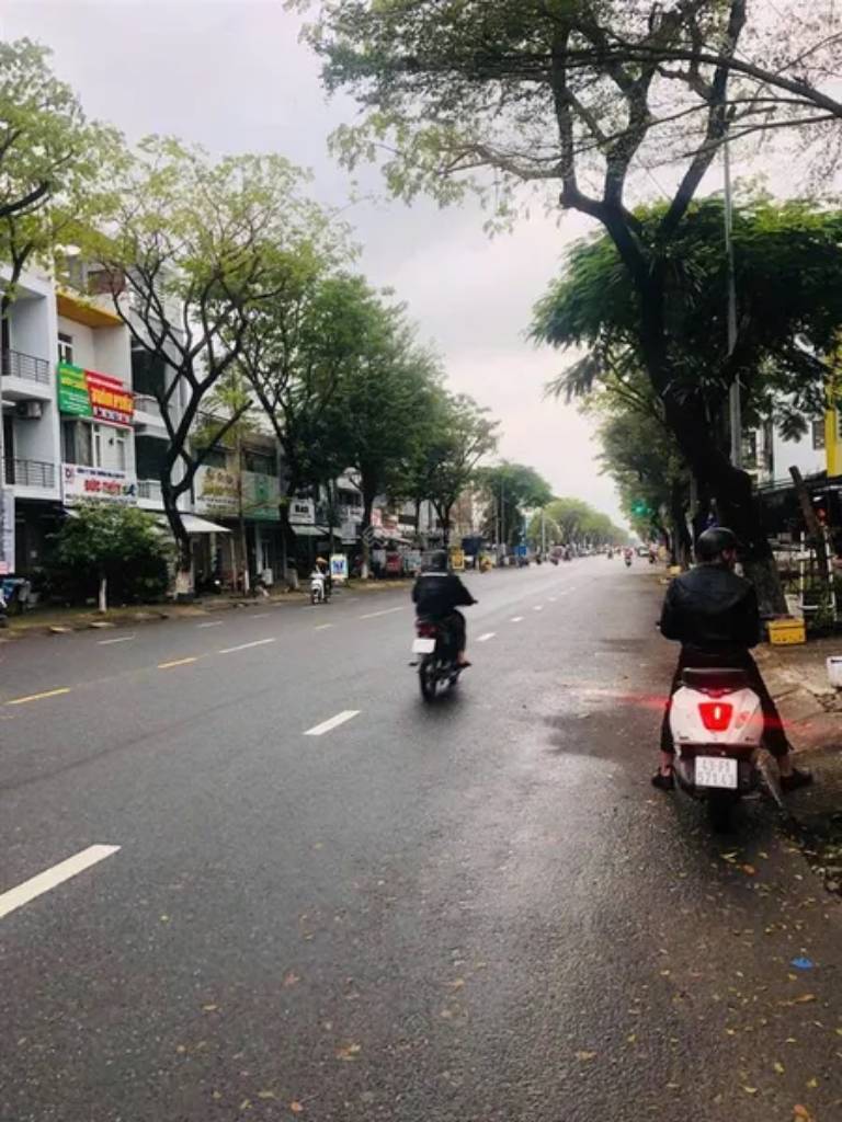 Nhà mặt đường sầm uất kinh doanh kết hợp ở