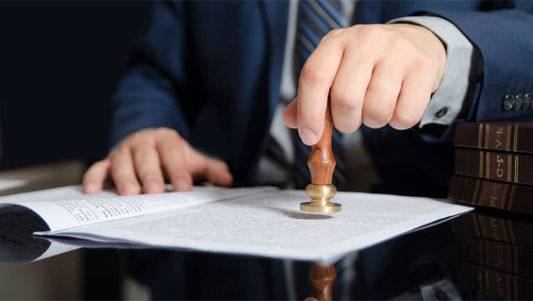 Chuẩn bị đủ các giấy tờ cá nhân và bản sao hợp đông công chứng