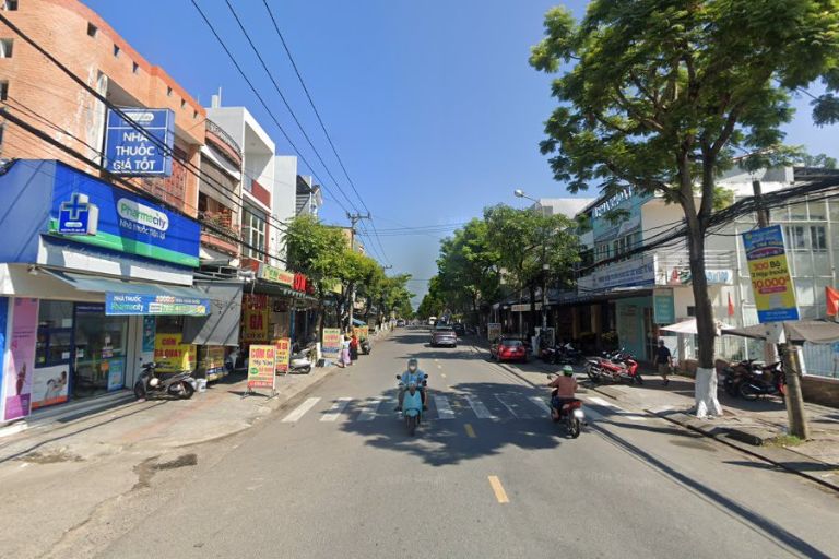 Nhà mặt tiền Nguyễn Công Trứ với tuyến đường sầm uất, giao thông kết nối dễ dàng