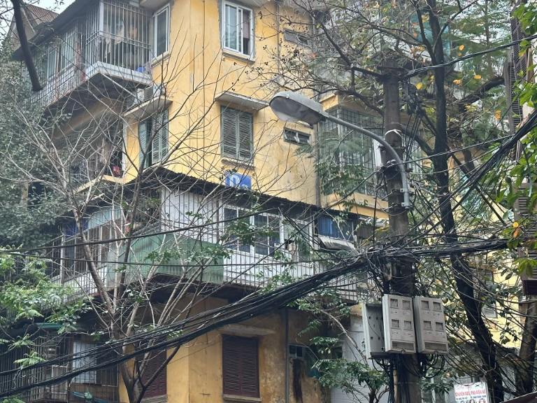 Chung cư lâu năm, không gian sống quen thuộc của nhiều gia đình tại khu vực nội đô