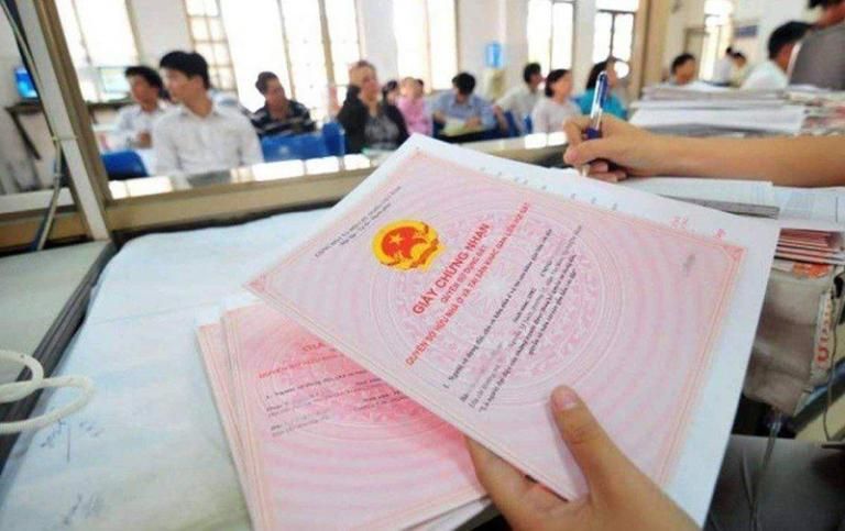 chuyen-gia-tu-van-nen-mua-nha-so-do-hay-so-hong.jpg