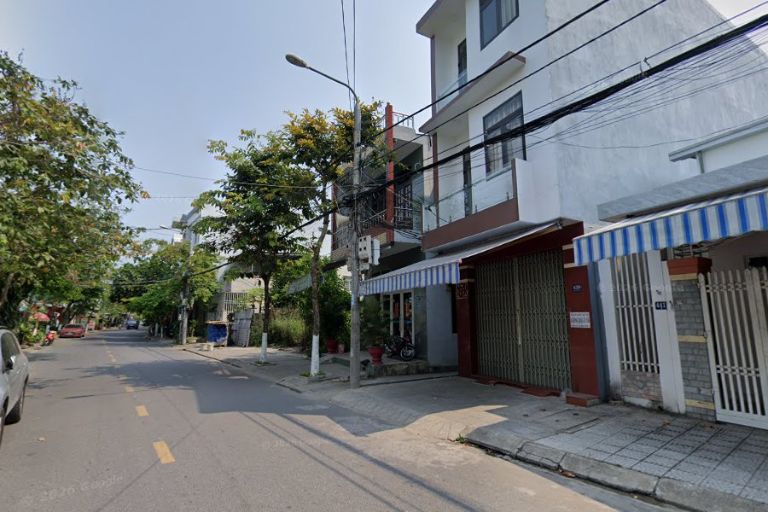 Nhà mặt tiền đường lớn thích hợp kinh doanh và ở