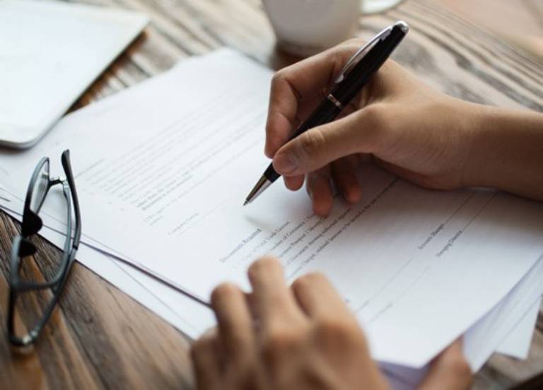 Chuẩn bị giấy tờ và hợp đồng chứng minh thu nhập trước