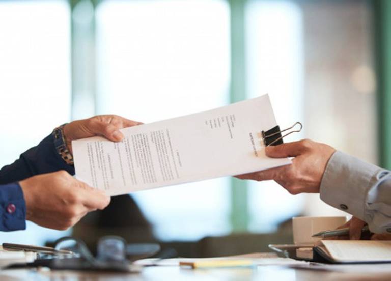 Chuẩn bị hồ sơ phù hợp đầy đủ cả bản gốc và và bản sao để đối chiếu