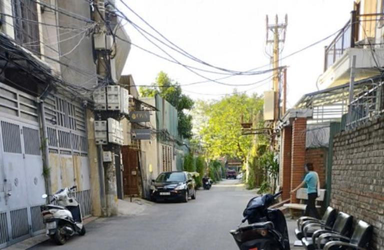 Ngõ khu Tứ Liên rộng rãi, ô tô có thể ra vào thuận tiện