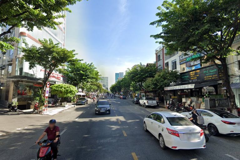Nhà phố Lê Đình Lý, đường rộng thoáng, giao thông thuận tiện