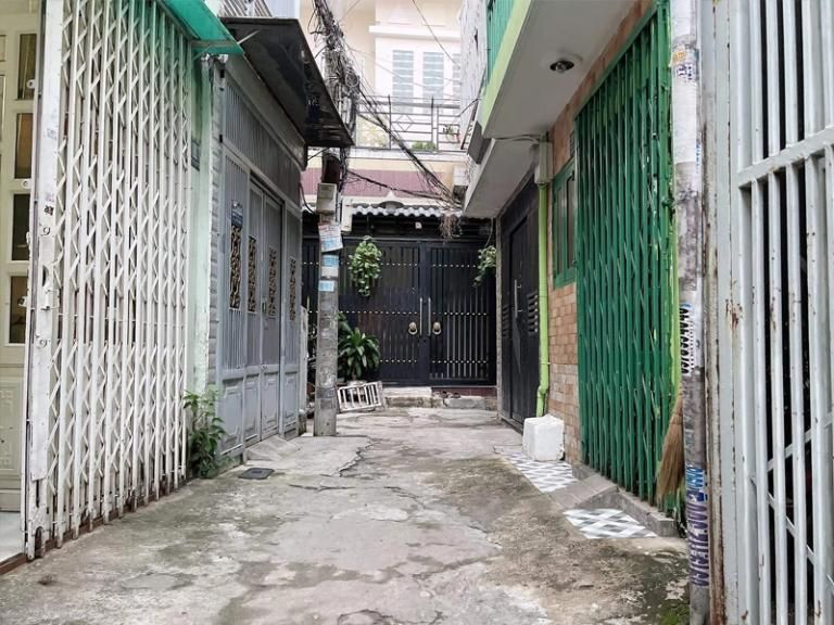 han-che-khi-mua-nha-cuoi-hem.jpg