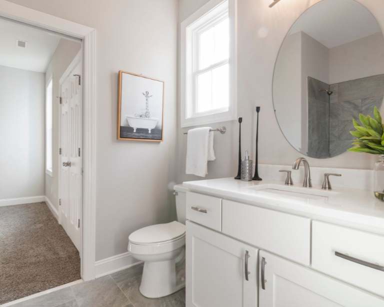 Nhà vệ sinh có thể đặt ở hướng xấu rồi hướng cửa mở về hướng tốt