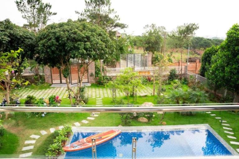 Không gian nhà vườn Minh Trí, Sóc Sơn với sân vườn rộng