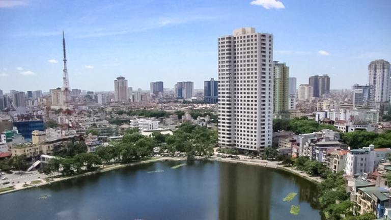 Toàn cảnh khu dân cư bao quanh hồ điều hòa tại Ngọc Khánh