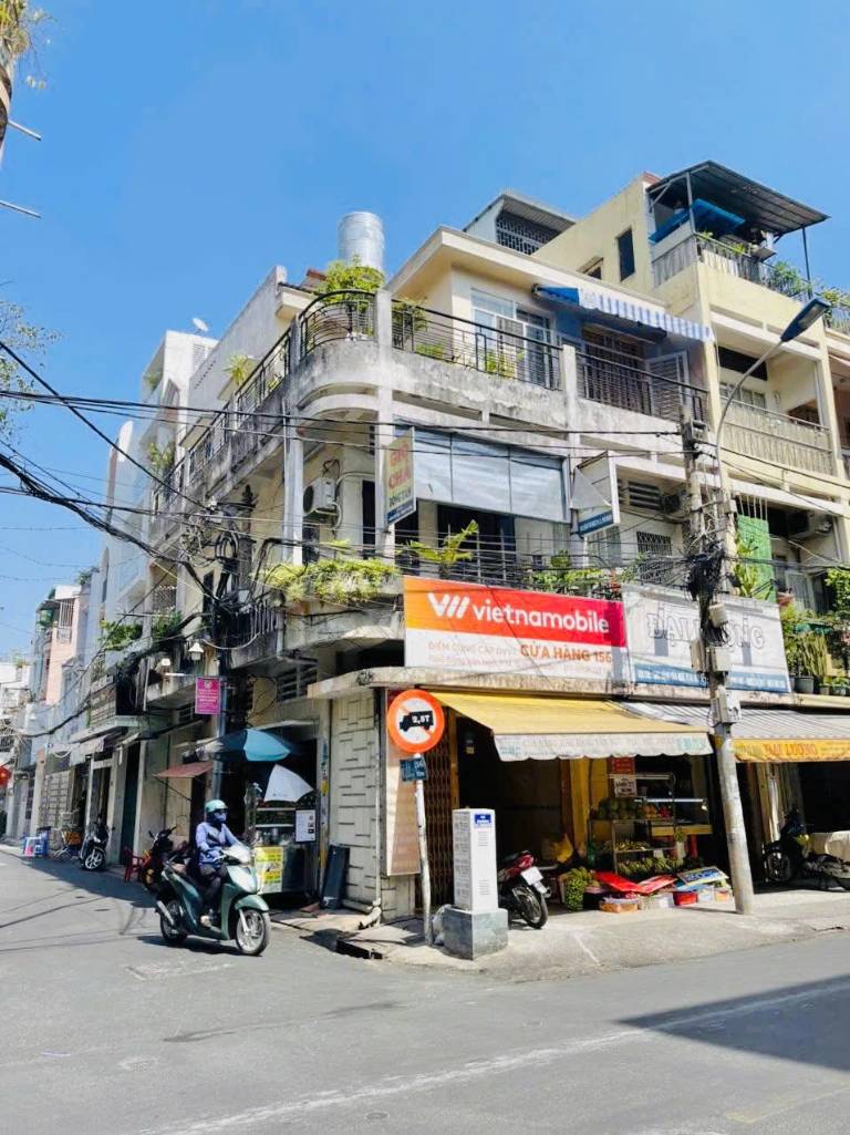 Khu vực sầm uất tại phường Phú Thuận thành phố Hồ Chí Minh