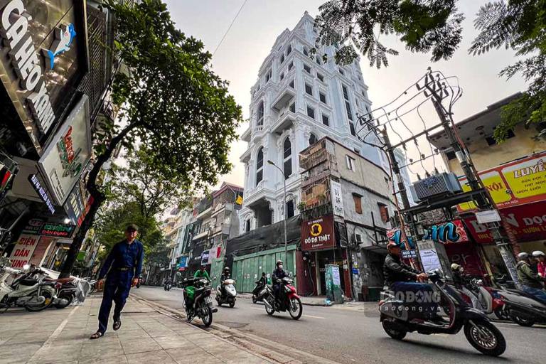 Khu nhà mặt phố tại Đội Cấn sầm uất