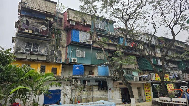 Khu tập thể cũ nhiều tầng tại Ba Đình