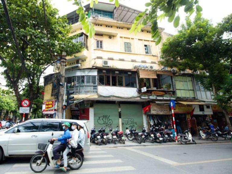 Khu tập thể mặt đường lớn ngay trên phố cổ