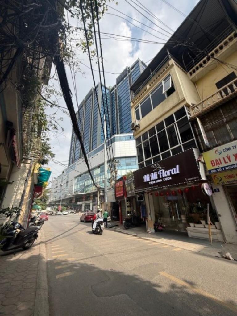 Khu vực gần đường lớn, giao thông thuận tiện