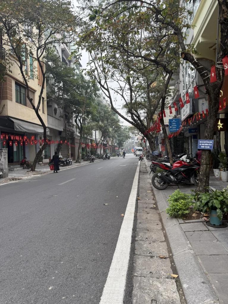 Khu vực phố hoạt động thương mại dịch vụ sôi động