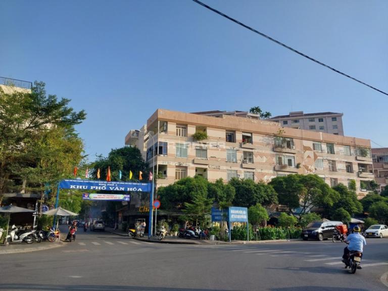 Vị trí gần trục đường lớn và khu dân cư đông đúc nhộn nhịp