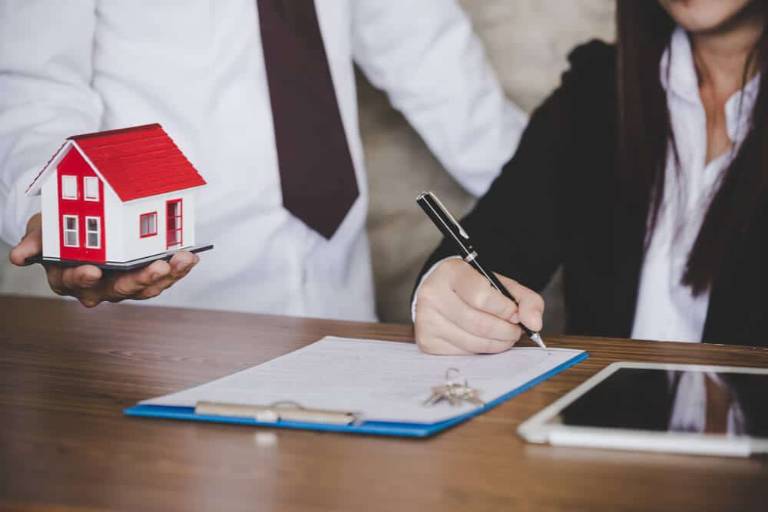 Thiếu chữ ký của vợ chồng hoặc kí sai chỗ đơn