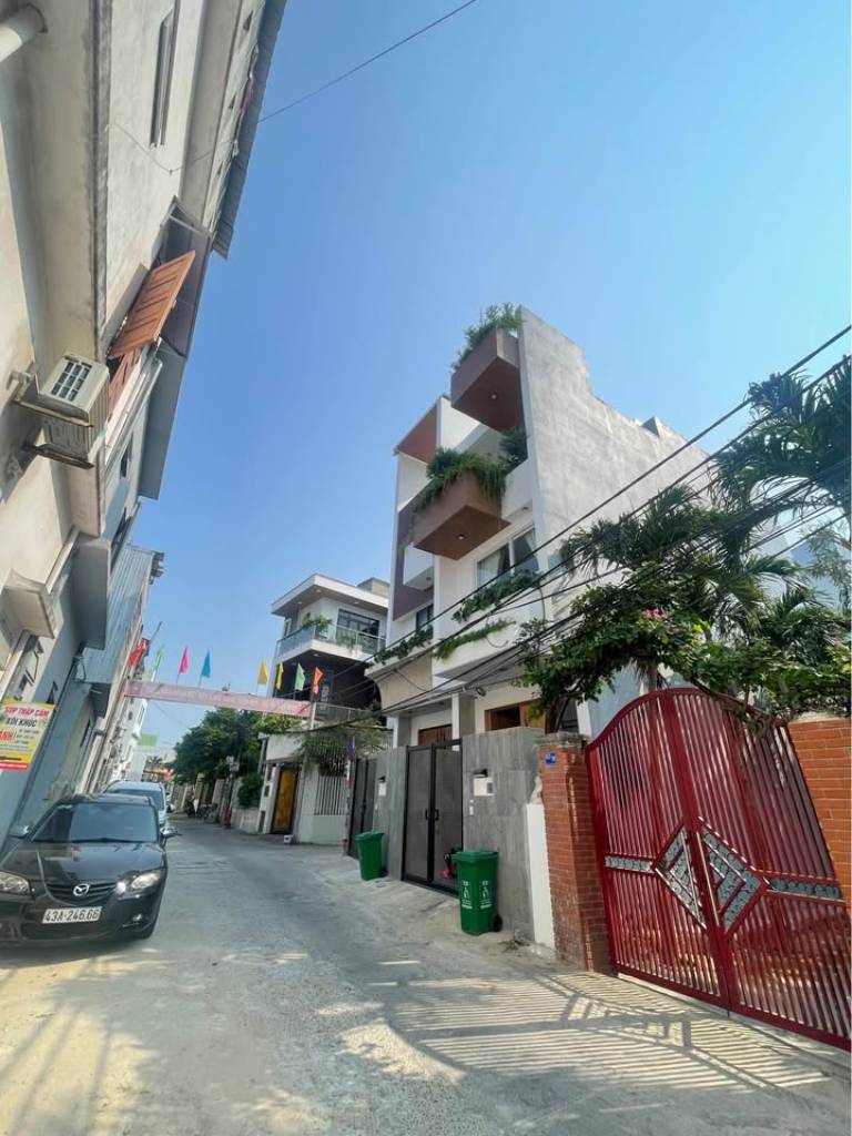 Nhà trong tuyến nội bộ, ô tô vào được, ít ồn ào