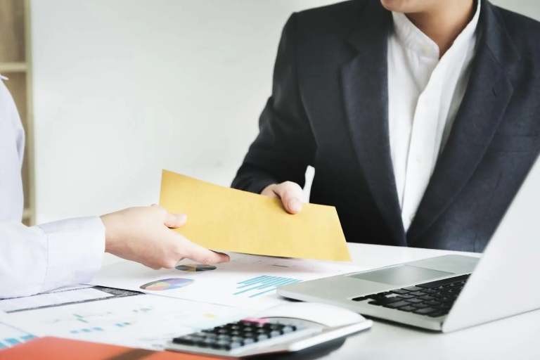 Làm việc qua môi giới sẽ giúp làm việc nhanh chóng 