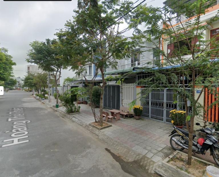 Nhà ở đoạn đường đông dân cư ở thực và gần khu tiện ích sinh hoạt