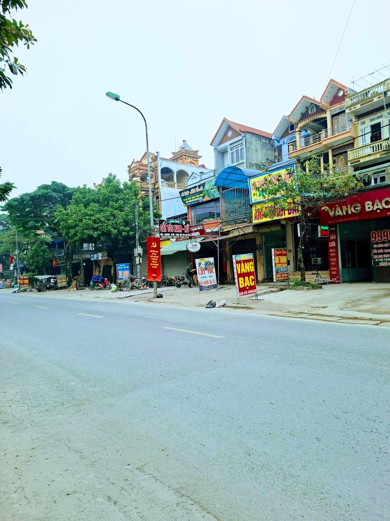 Nhà mặt đường rộng, giao thông di chuyển thuận tiện