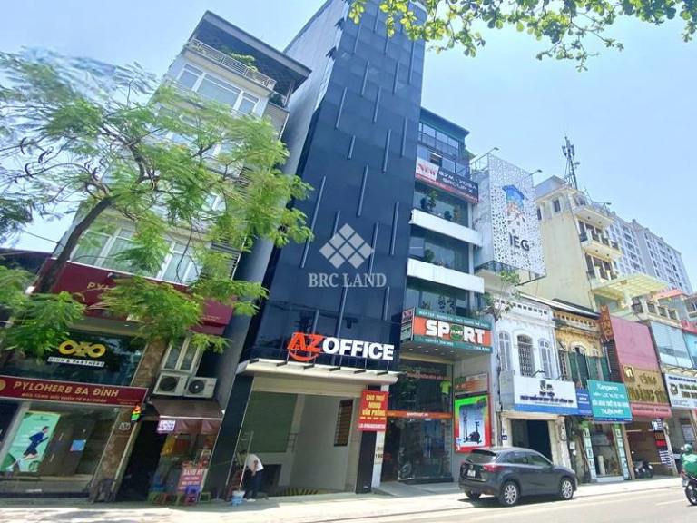 Phố thương mại trên tuyến phố Nguyễn Thái Học quận Ba Đình