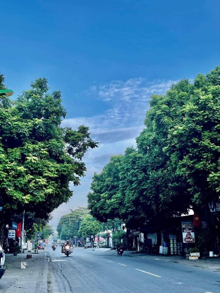 Mặt đường rộng thông thoáng kết hợp kinh doanh nhỏ