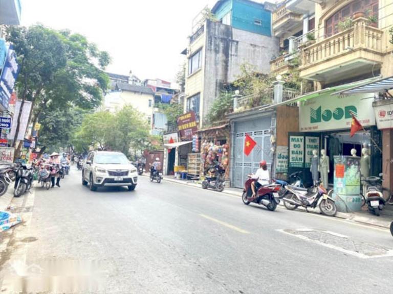 Phố Thụy Khuê với hoạt động kinh doanh sầm uất