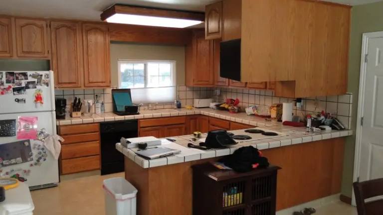 Khu bếp gọn gàng, bố trí hợp lý, giữ năng lượng ổn định