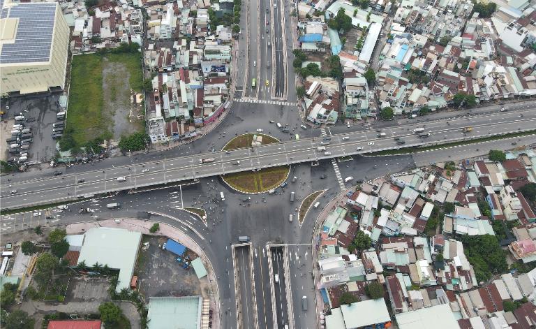 Mở rộng các tuyến đường kết nối với quốc lộ và các khu vực khác