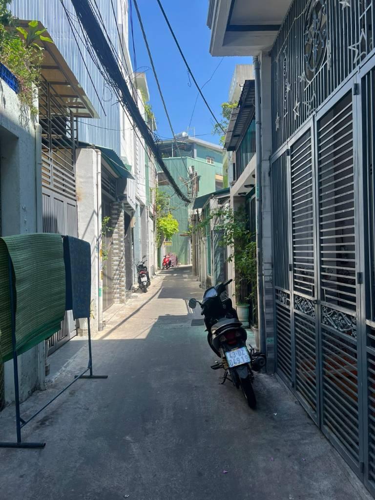Nhà trong hẻm xe máy, thuận tiện di chuyển