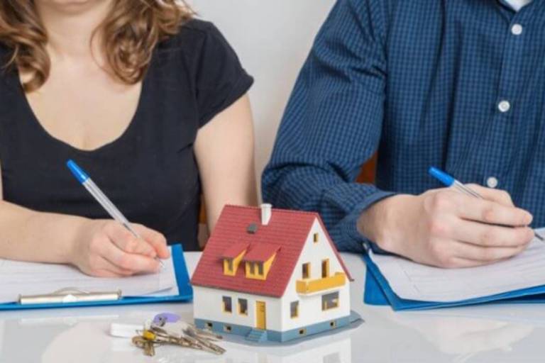 Mua nhà có cần hai vợ chồng ký không