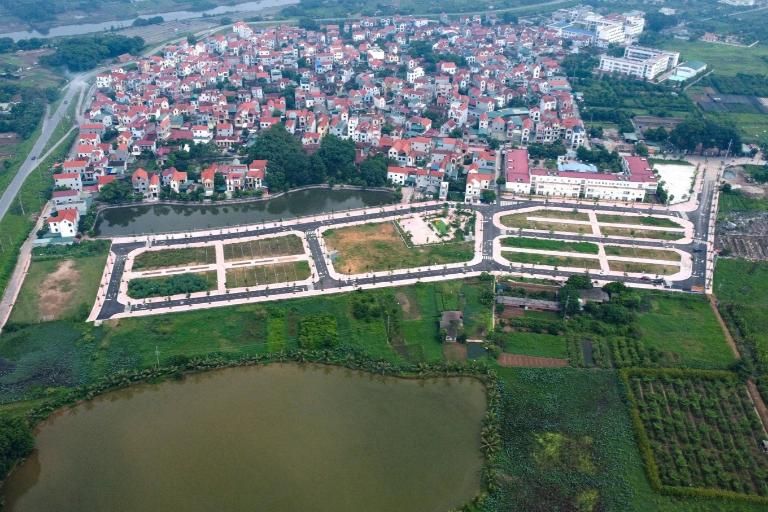 mua-nha-nho-trong-khu-vuc-da-co-dan-cu.jpg