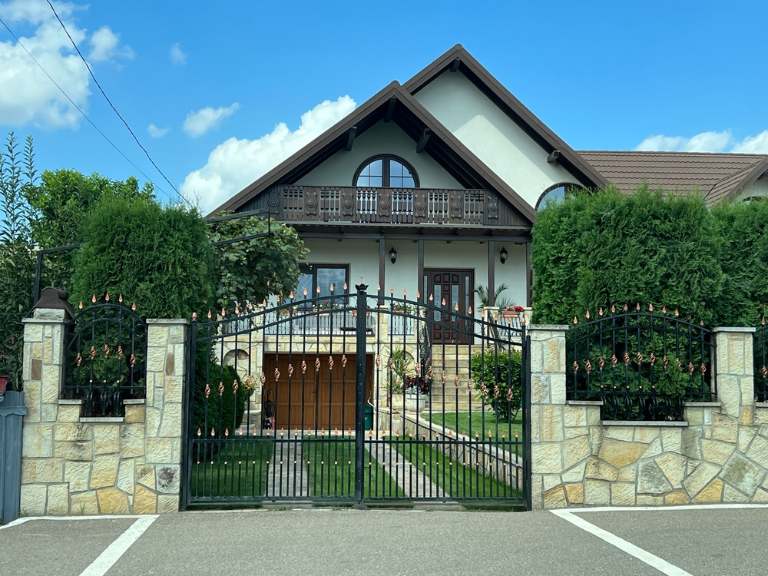 Nên ưu tiên cho nhà có mặt tiền thông thoáng 