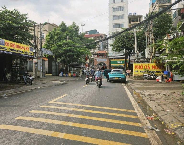 Ngõ khu dân cư ở lâu đời có nhiều tiện ích sinh hoạt