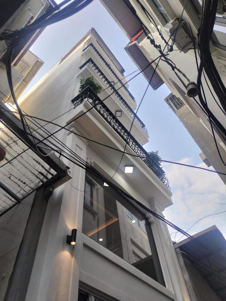 Nhà 6 tầng có thang máy tiện lợi tại đường Kim Giang