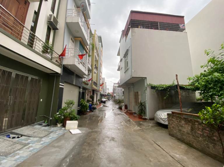 Nhà cao tầng trong ngõ 231 Văn Cao