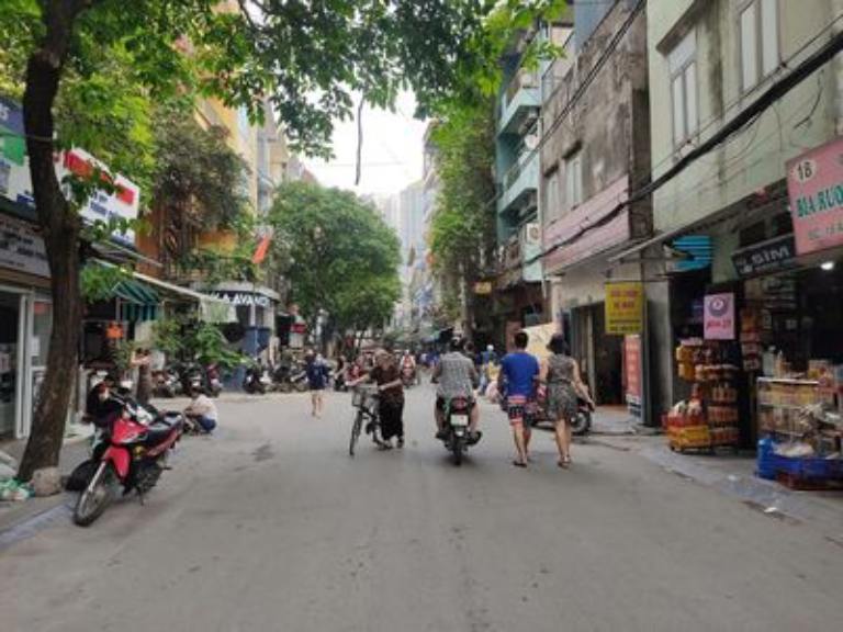 Nhà cấp 4 gần đường lớn, các trung tâm hành chính