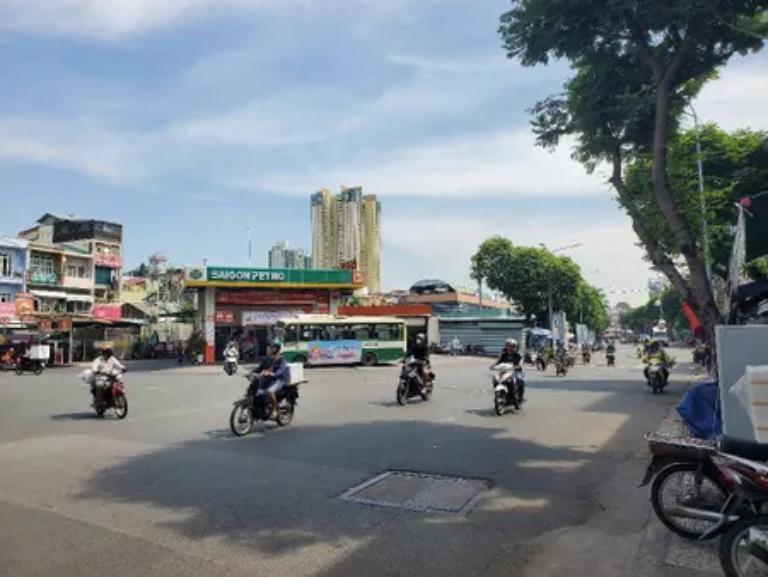 Nhà tại khu trung tâm phường 2 quận 6 tiện di chuyển qua lại