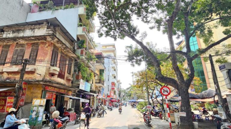 Nhà đoạn Lê Lợi giao Quang Trung